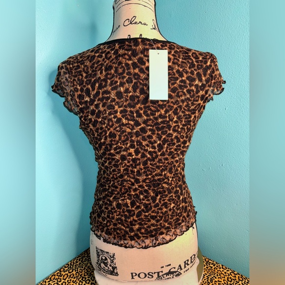 Leopard Print V-Neck Top - Picture 3 of 3